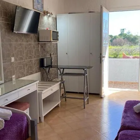 Lux Ionian St&apts شقة