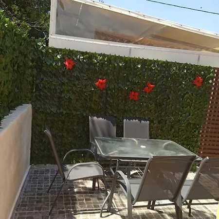 Lux Ionian St&apts *